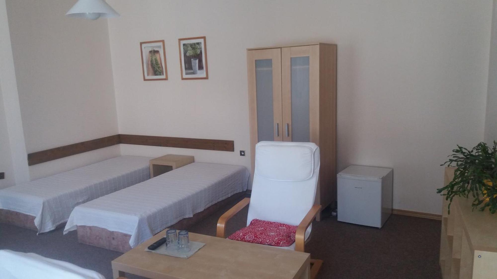 Penzion a restaurace Modrá růže Tábor Habitación foto
