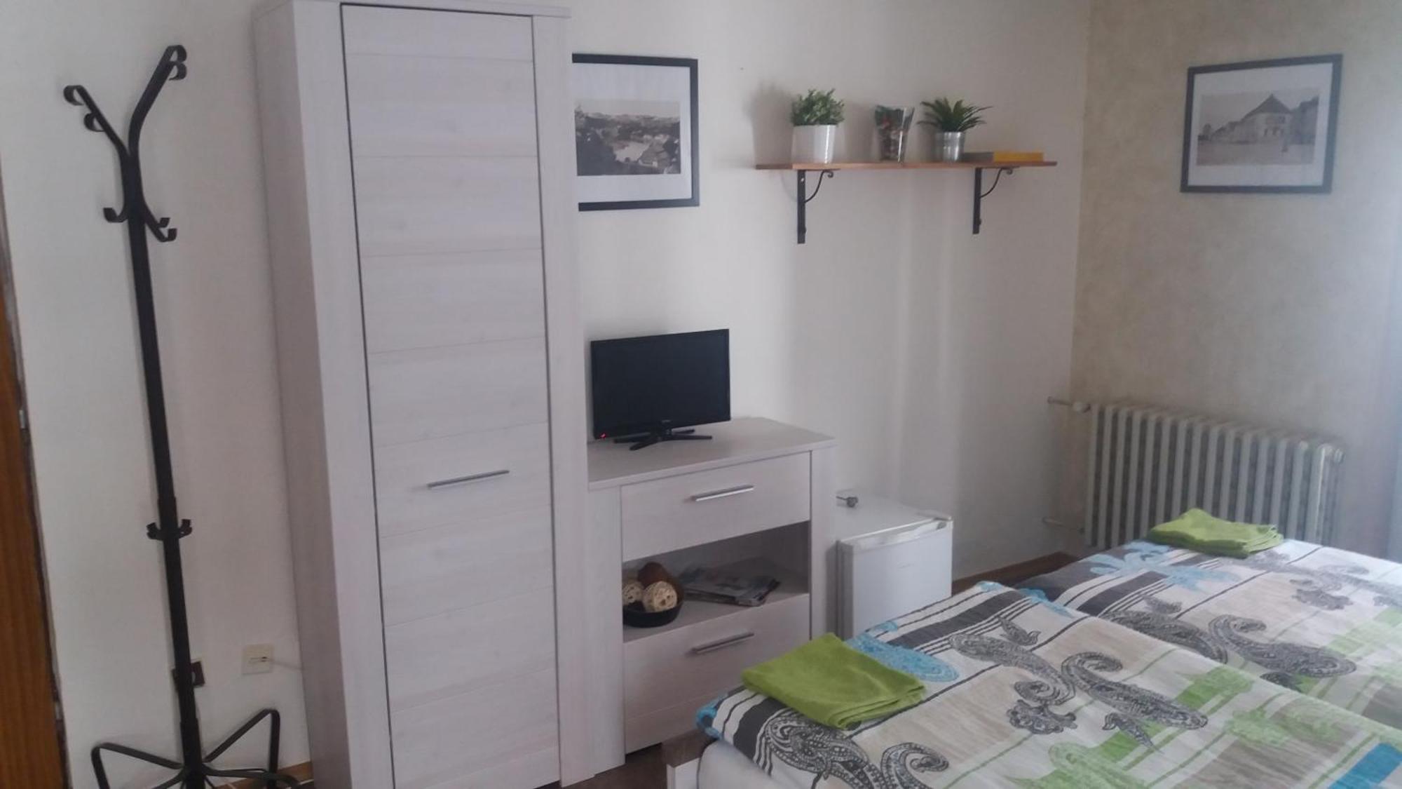 Penzion a restaurace Modrá růže Tábor Habitación foto