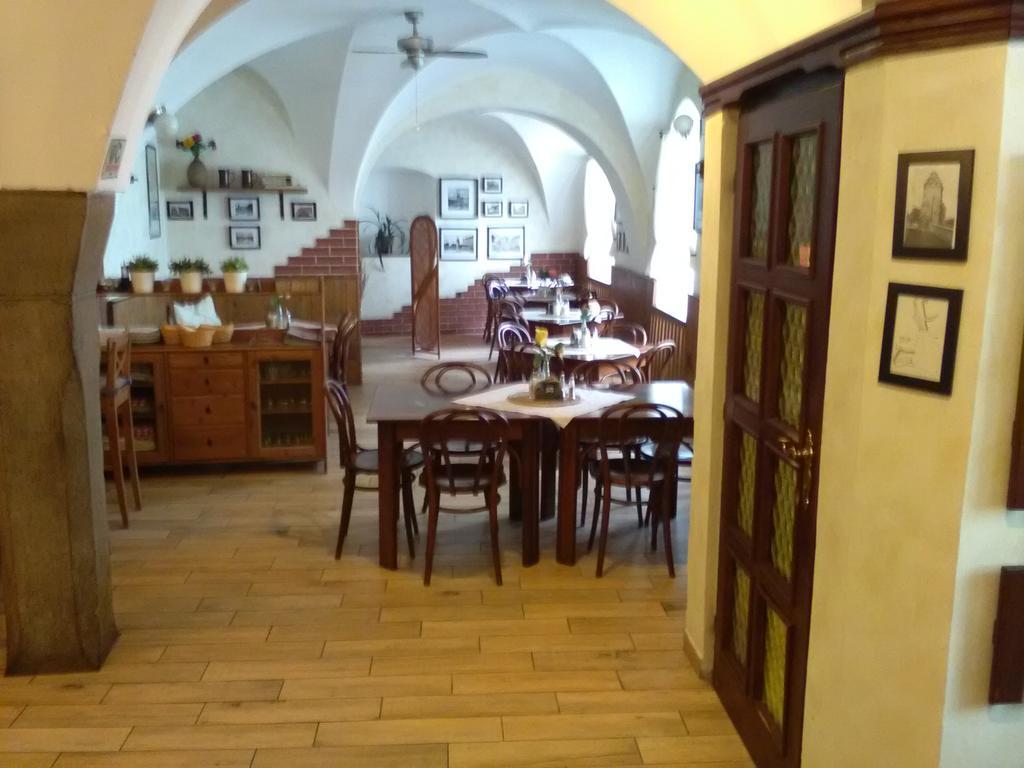 Penzion a restaurace Modrá růže Tábor Exterior foto