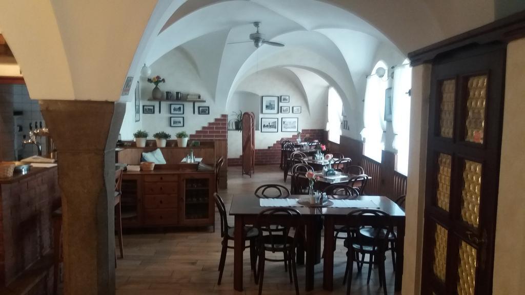 Penzion a restaurace Modrá růže Tábor Exterior foto