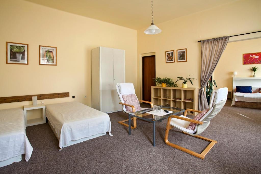 Penzion a restaurace Modrá růže Tábor Habitación foto